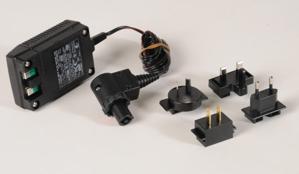 PELI™ 9438B Universal Ladegerät